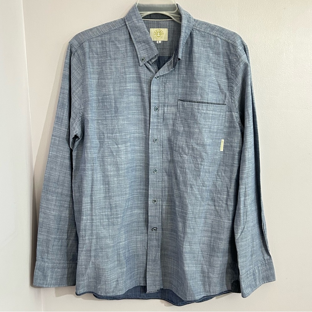Men’s Levitate Chambray Button Down Large
